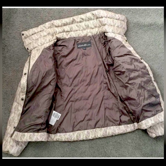 euc Eddie Bauer wide funnel neck puffer grey lace pattern short down jacket XS - Picture 4 of 4